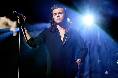 Harry Styles: Live On Tour 2024 – Podróż Muzyczna Przez Serca Fanów i Eklektyczne Brzmienia!